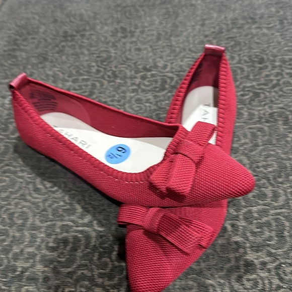 Tahari Slip On Knit Flats - Picture 5 of 7